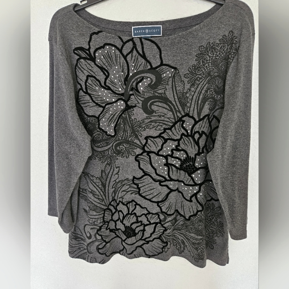 "Karen Scott" Gorgeous Floral & Beaded Top